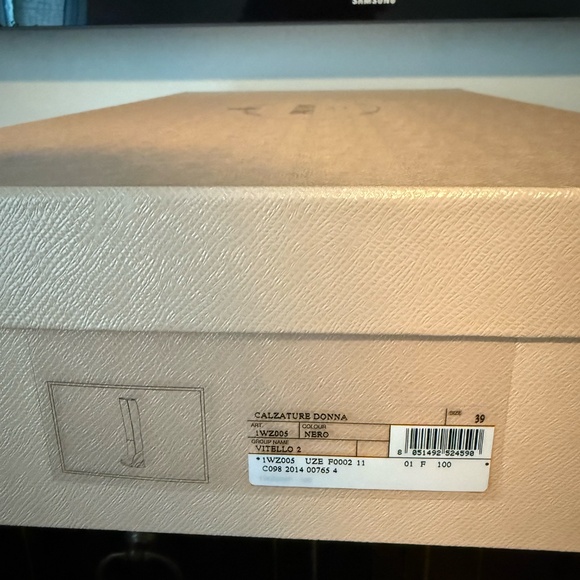 Beautiful Prada Boots from Holt Renfrew size 39 Black - Picture 14 of 15